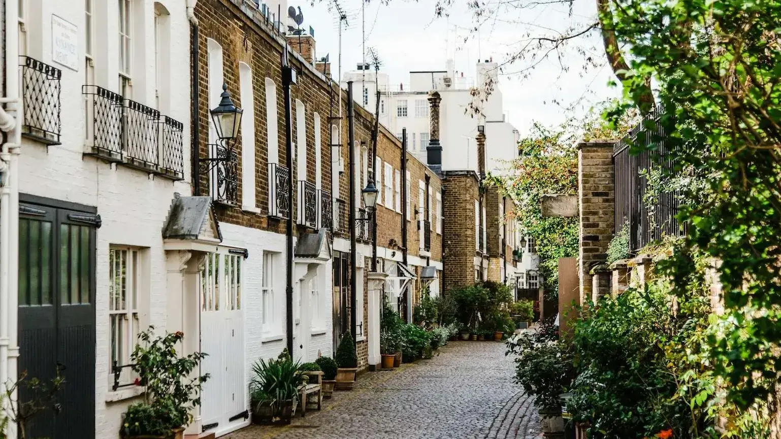 What-is-a-mews-house (1)